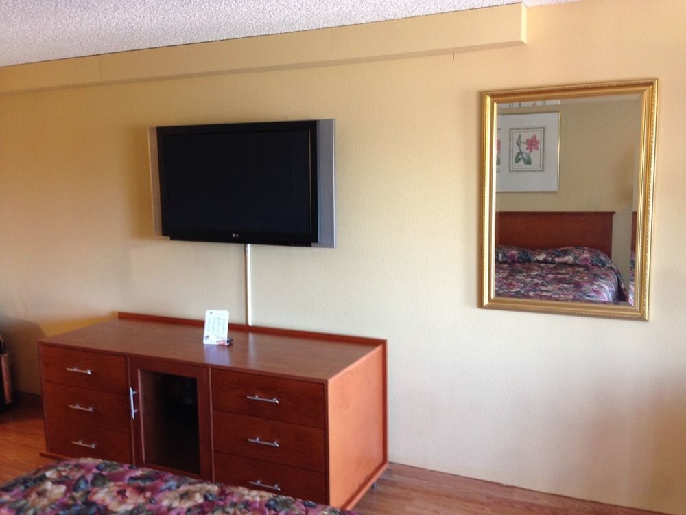 Travelodge By Wyndham Tacoma Near Mcchord Afb Bagian luar foto