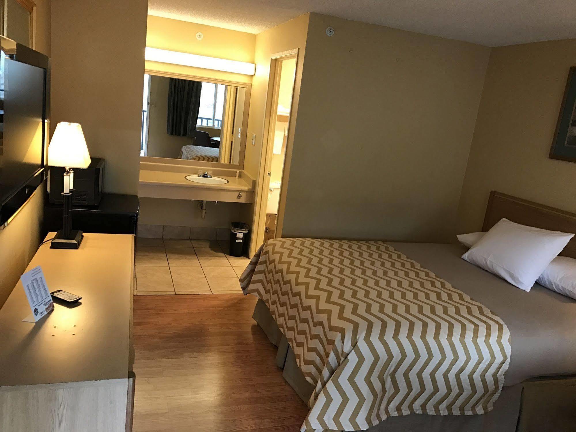 Travelodge By Wyndham Tacoma Near Mcchord Afb Bagian luar foto