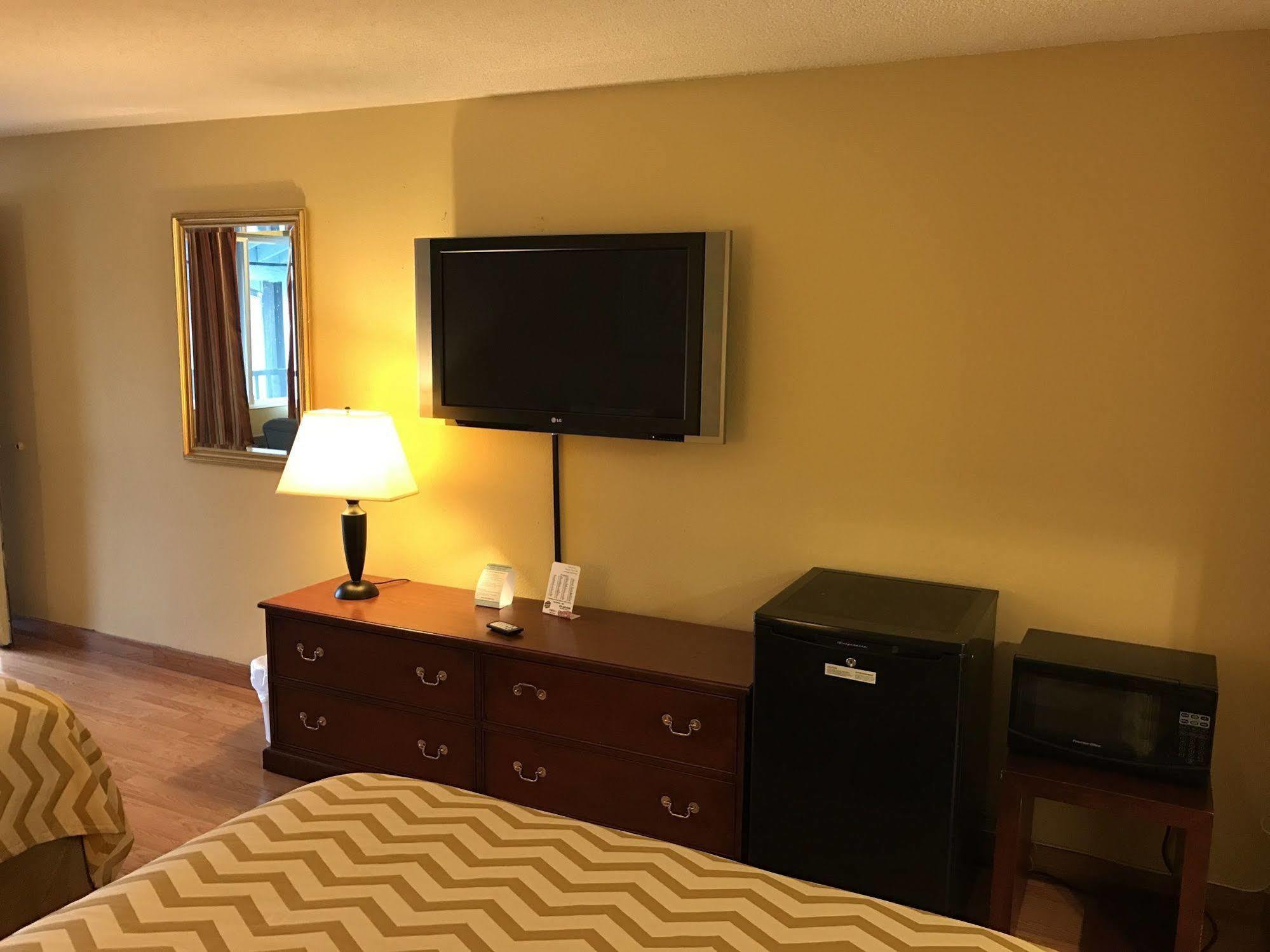 Travelodge By Wyndham Tacoma Near Mcchord Afb Bagian luar foto