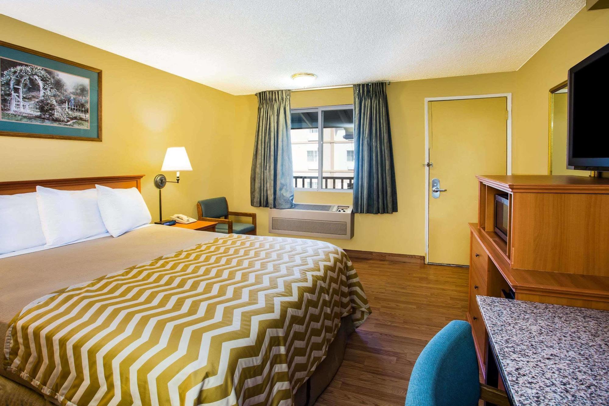 Travelodge By Wyndham Tacoma Near Mcchord Afb Bagian luar foto
